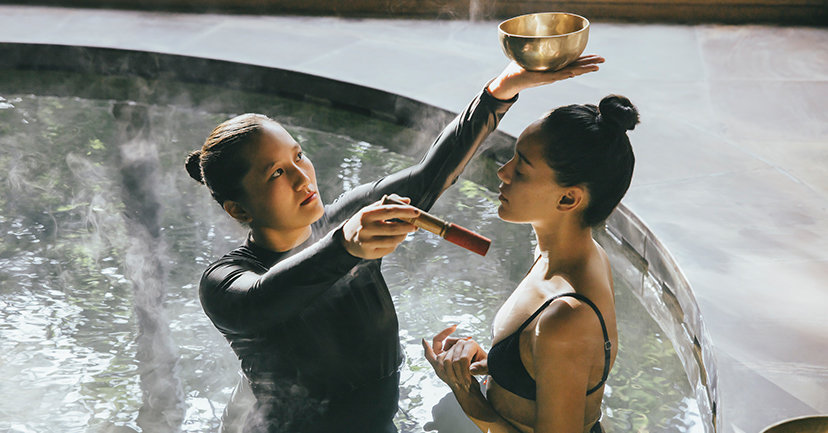 A singing-bowl sound healing